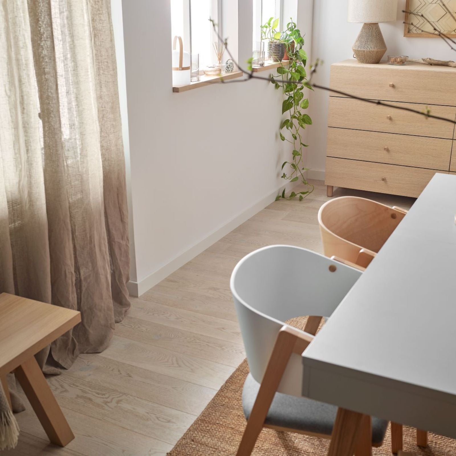 Glue-Mounting-System-Skirting-Board-VOX-Furniture-UAE-