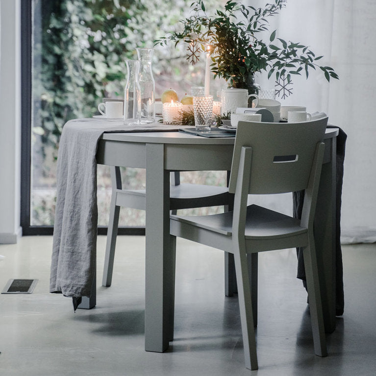 Foldable round dining table (4 to 8 seater)